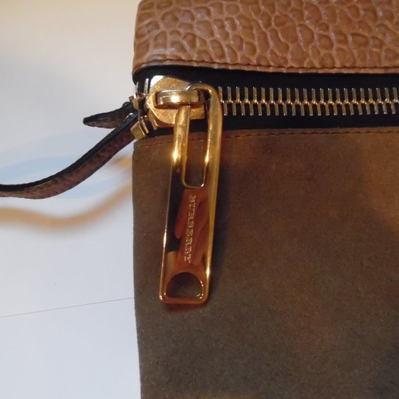 Burberry Suede Pebble Leather Logo Crossbody Zip Envelope Bag Purse - Picture 7 of 16